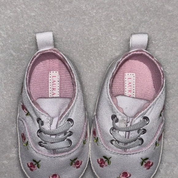 (3 for $10) Laura Ashley Floral Pink and White Kids Shoes - Picture 5 of 7